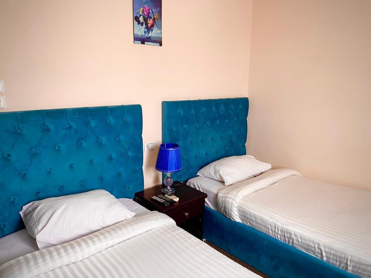 Golden Pyramids Bed and breakfast *